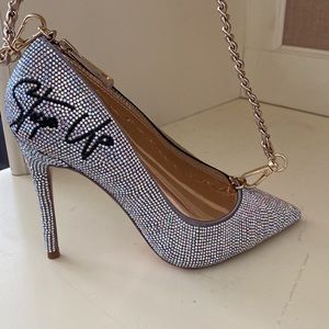 TALK ABOUT STYLIN’!!!! ✨ 👛 Fashion forward rhinestone studded “Shoe” Bag 💕